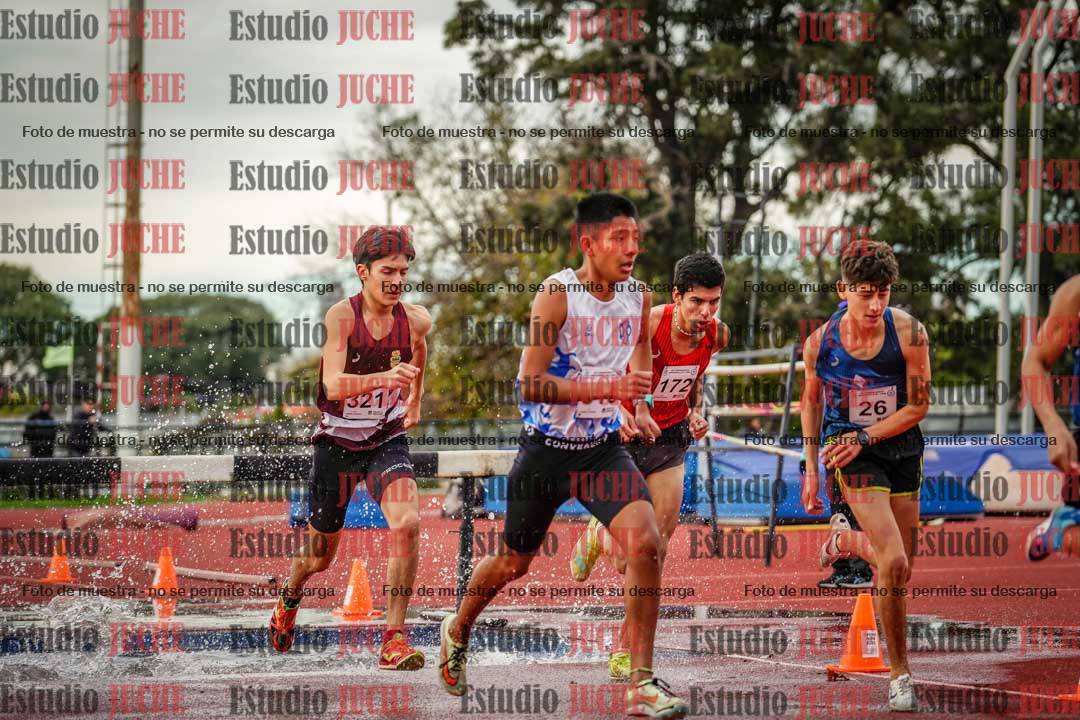 Fotos de los 2000 m con obstáculos de varones