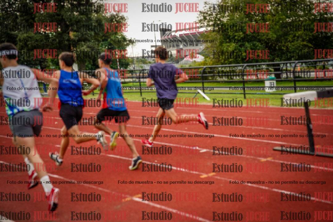 Fotos de los 3000 m con obstáculos de varones