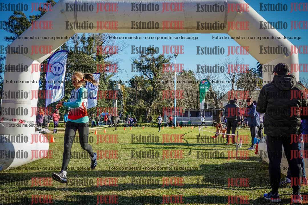 Fotos de la llegada del cross de 4000 m - mujeres