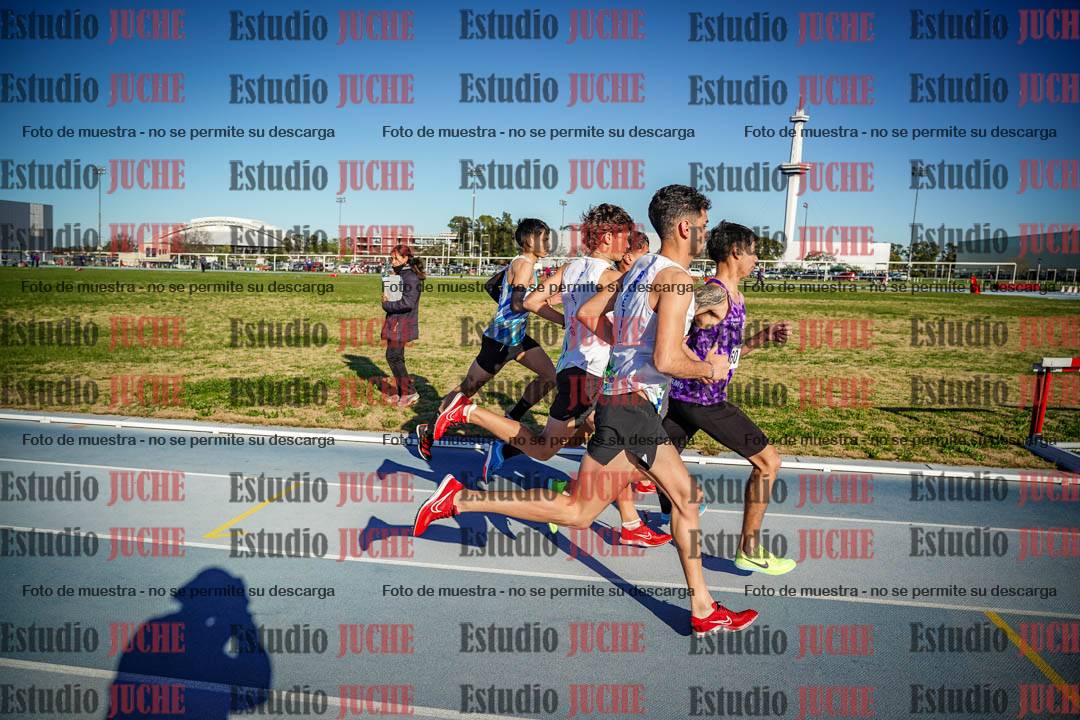 Fotos de los 3000 m con obstáculos de varones