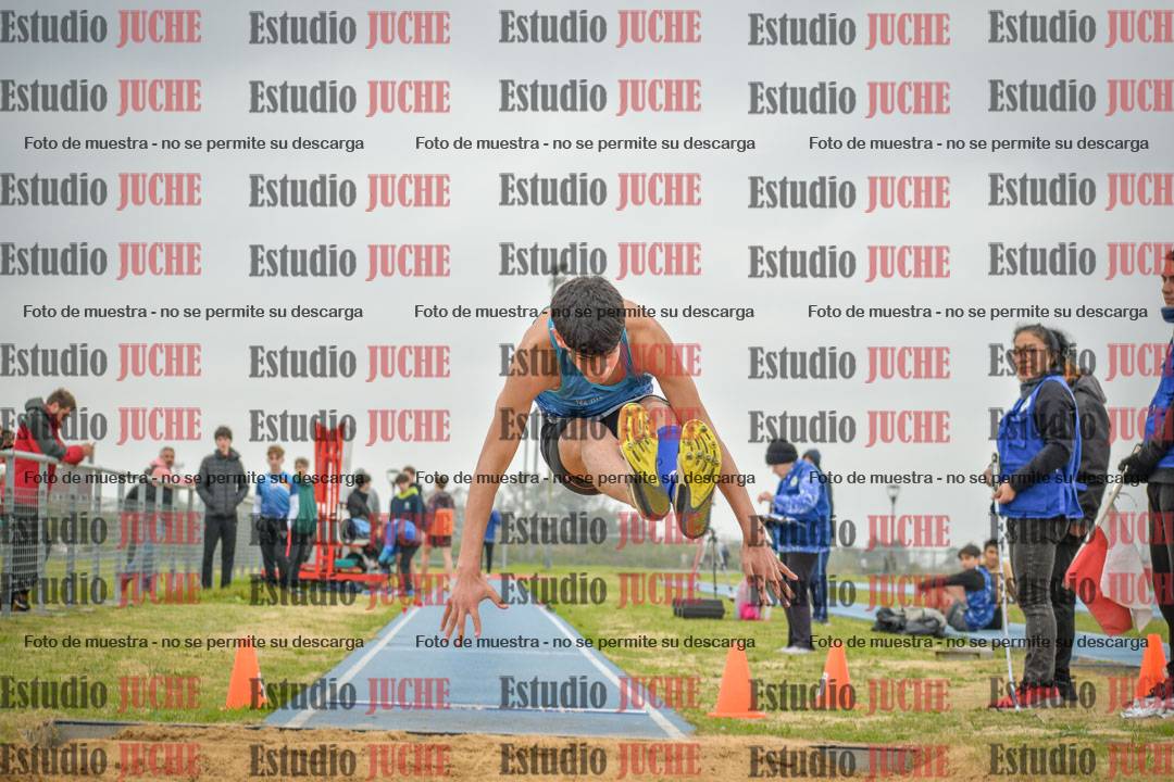 Fotos del salto en largo de varones - U18