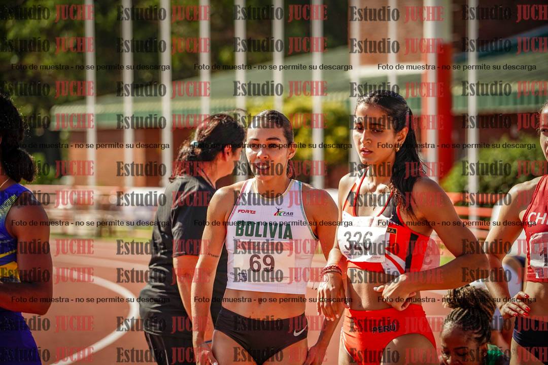 Fotos de algunos extras y podios del día 1