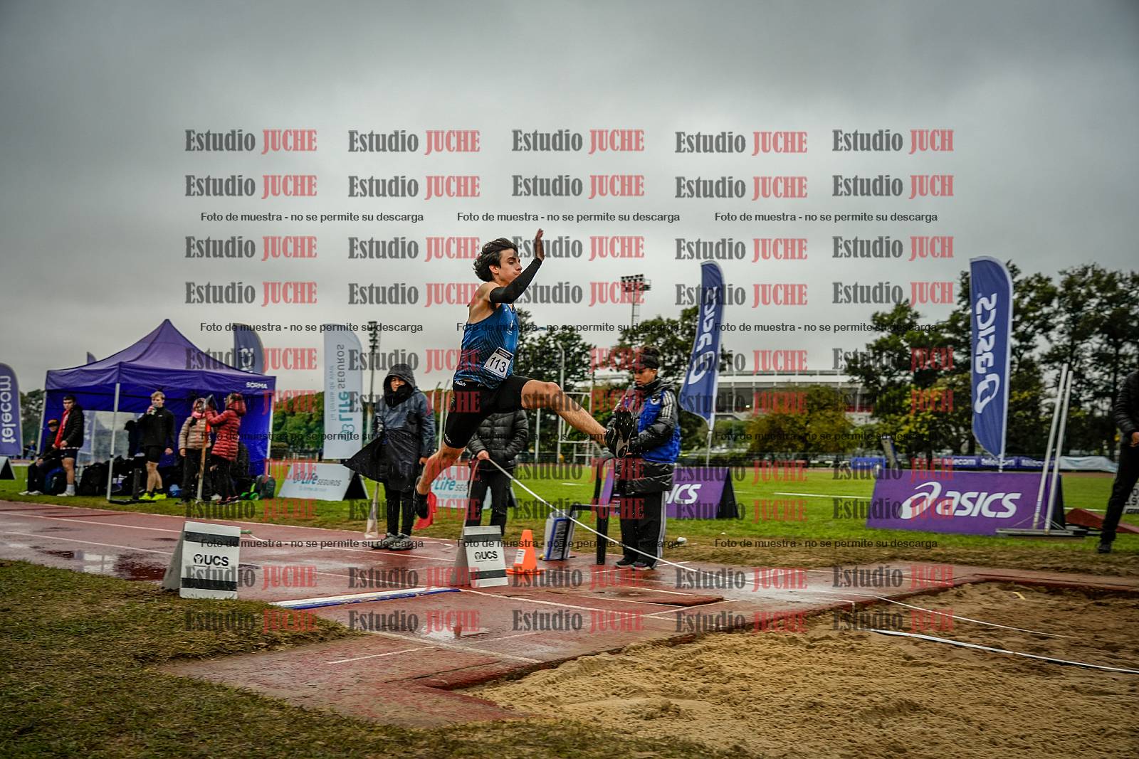 Fotos del salto en largo de varones