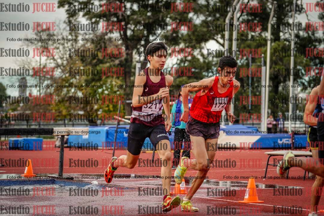 Fotos de los 2000 m con obstáculos de varones