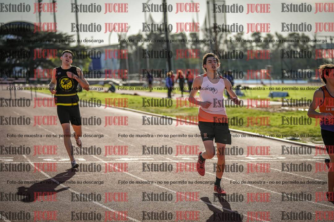 Fotos de los 400 m con vallas de varones