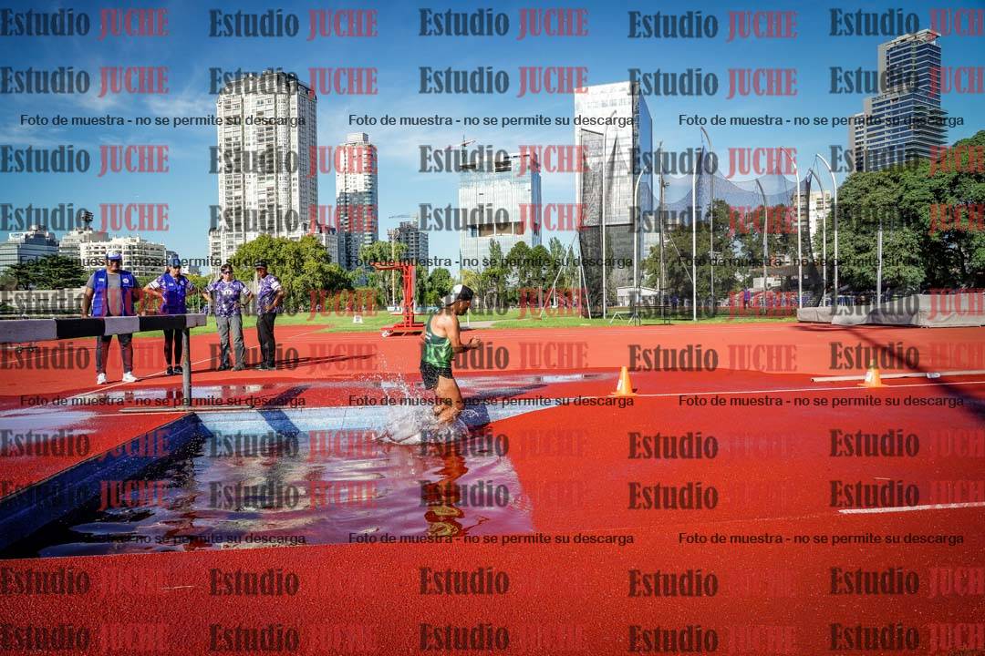 Fotos de los 3000 m con obstáculos de varones