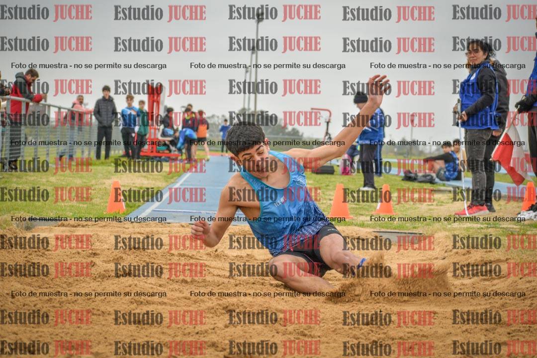 Fotos del salto en largo de varones - U18