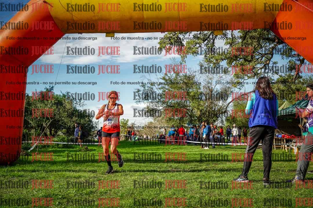 Fotos de la llegada del cross de 4000 m - mujeres