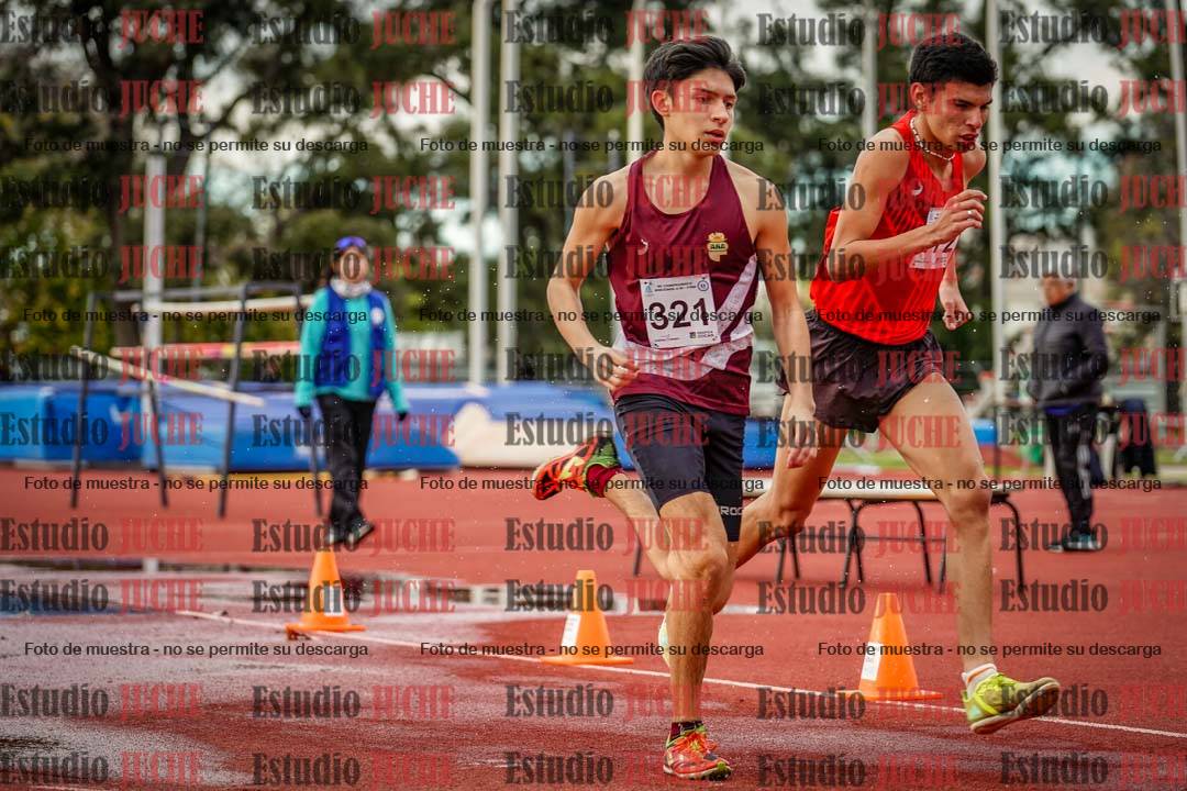 Fotos de los 2000 m con obstáculos de varones