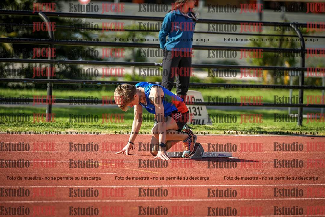 Fotos de los 295 m con vallas de varones