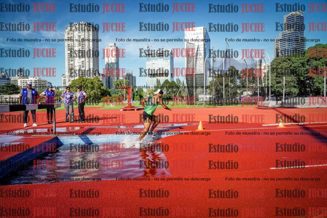Fotos de los 3000 m con obstáculos de varones