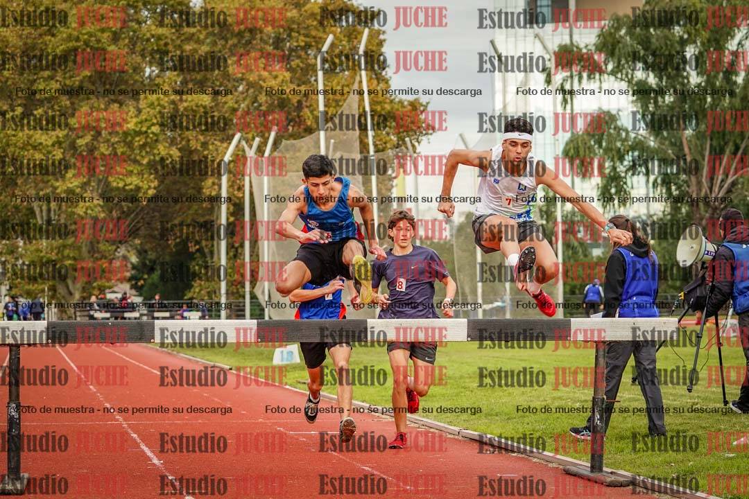 Fotos de los 3000 m con obstáculos de varones