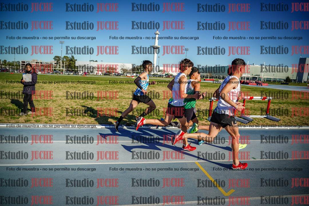 Fotos de los 3000 m con obstáculos de varones