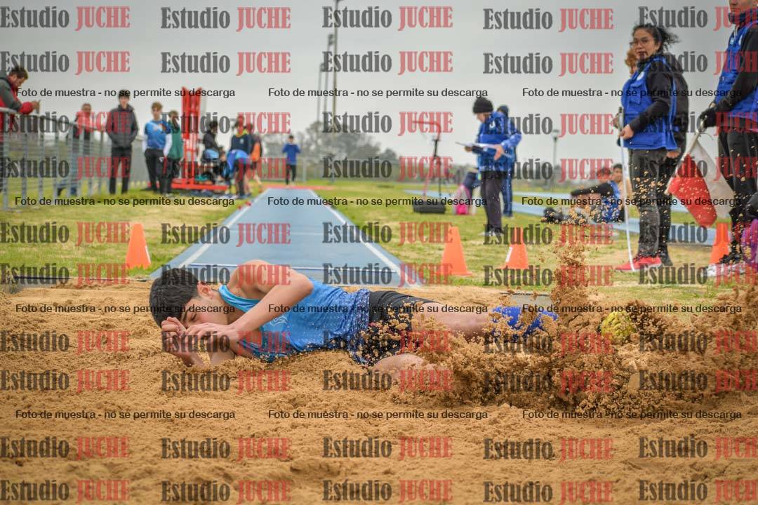 Fotos del salto en largo de varones - U18