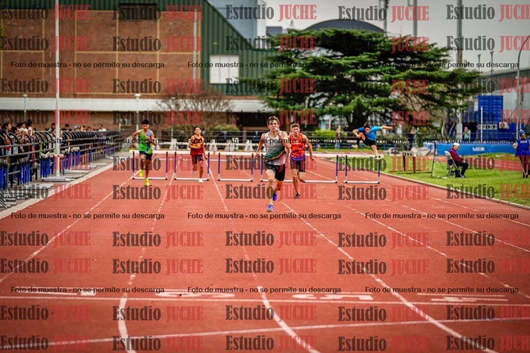 Fotos de los 295 m con vallas de varones