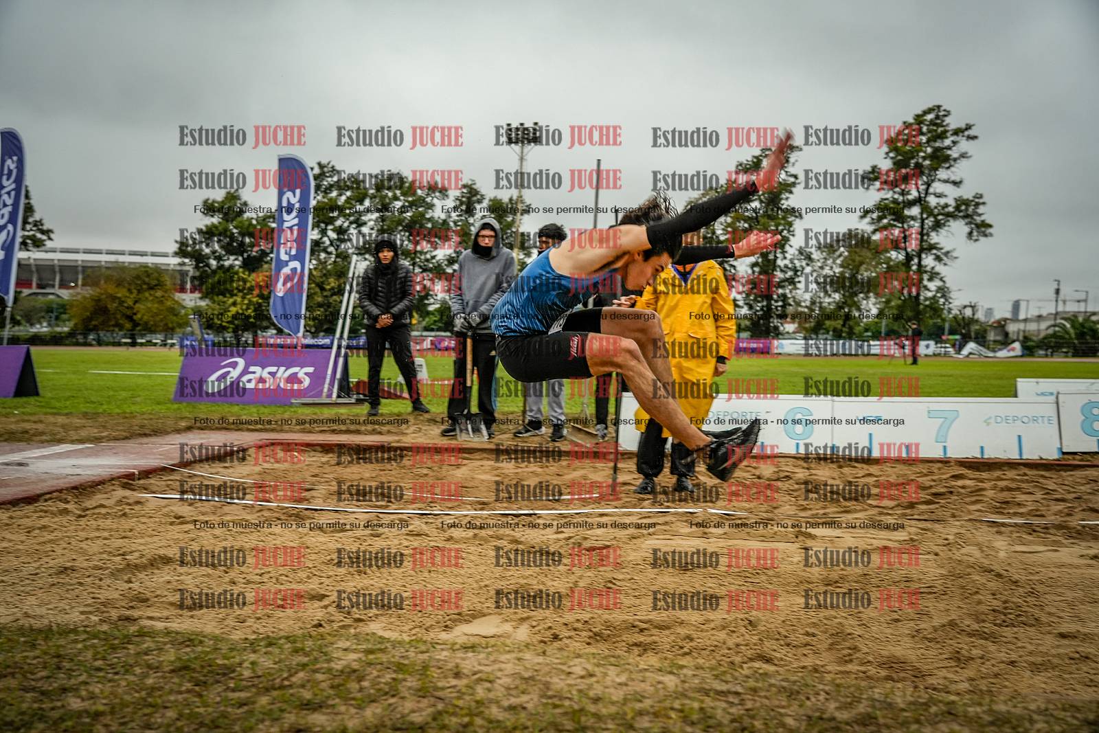 Fotos del salto en largo de varones