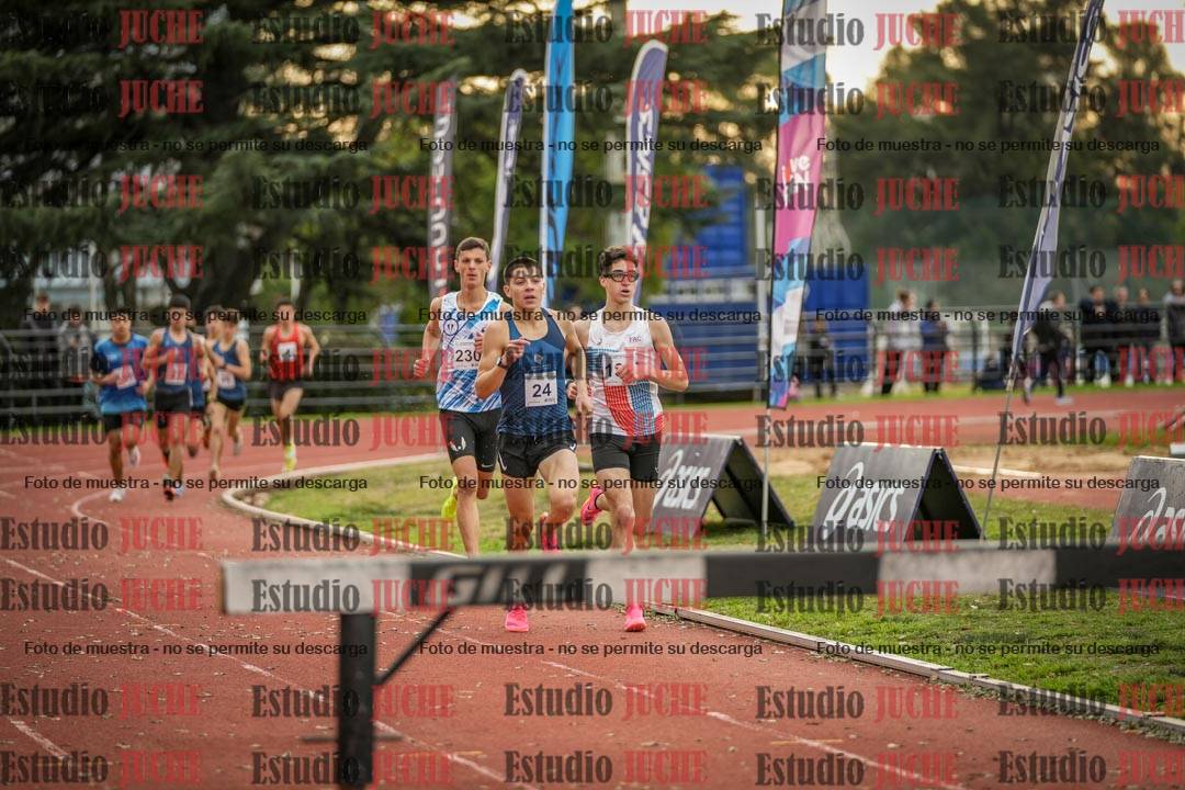 Fotos de los 2000 m con obstáculos de varones