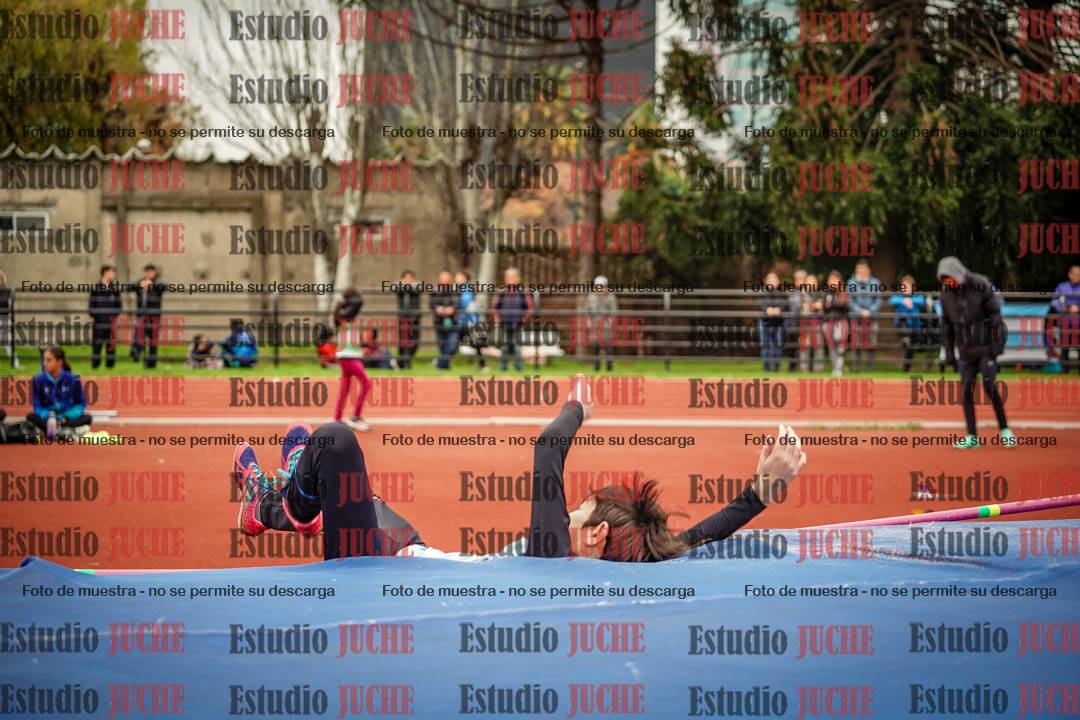 Fotos del salto en alto de mujeres y varones - todos los grupos