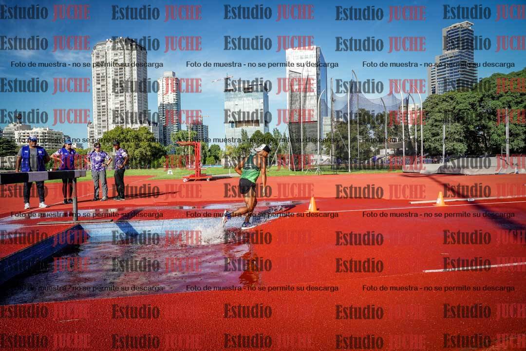 Fotos de los 3000 m con obstáculos de varones