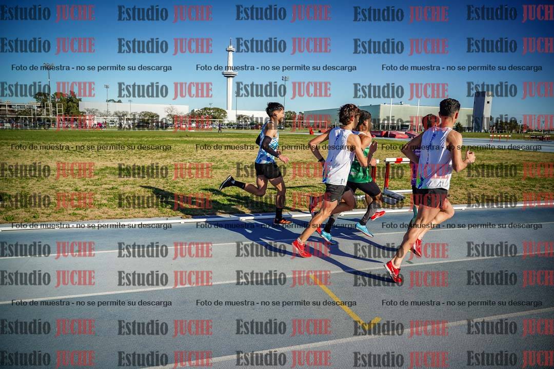 Fotos de los 3000 m con obstáculos de varones