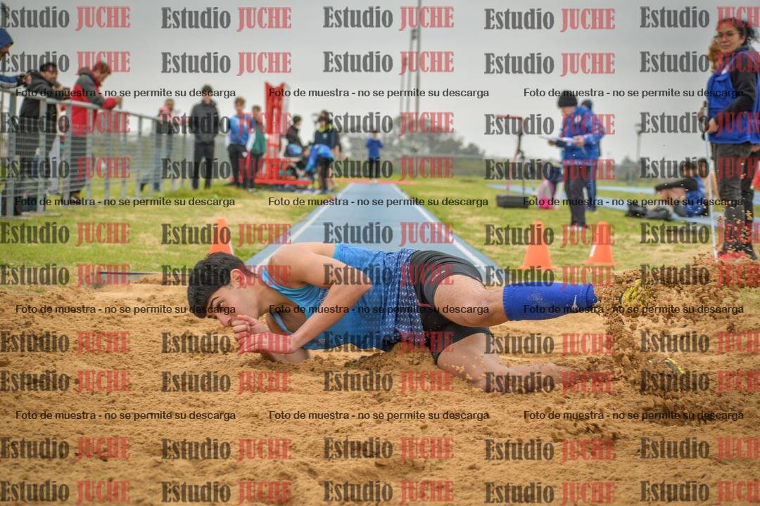 Fotos del salto en largo de varones - U18