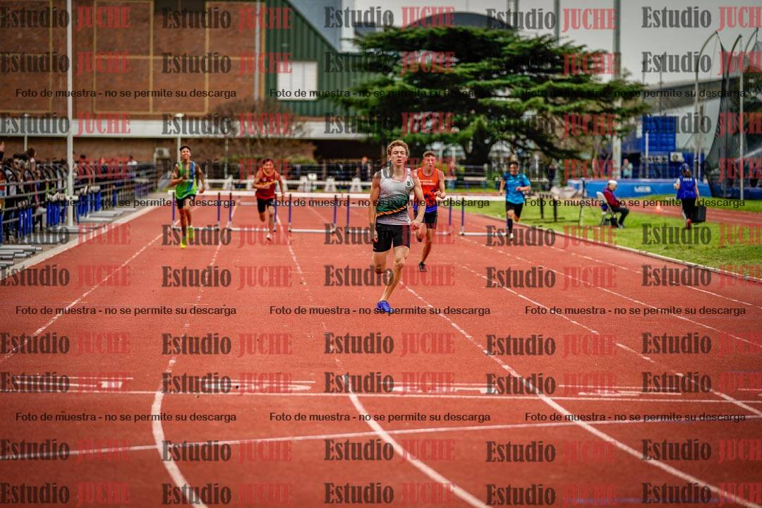 Fotos de los 295 m con vallas de varones