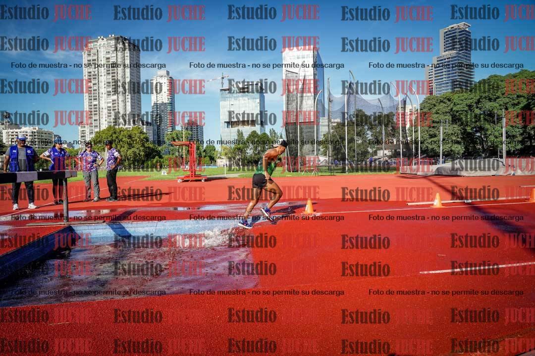 Fotos de los 3000 m con obstáculos de varones