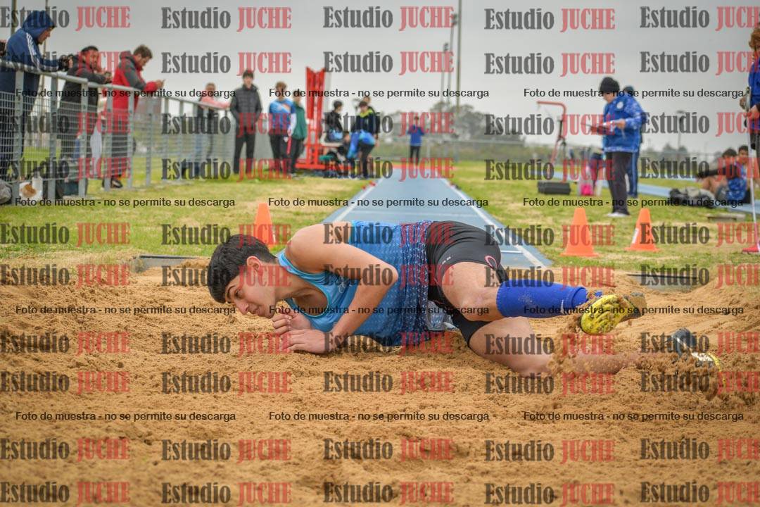 Fotos del salto en largo de varones - U18