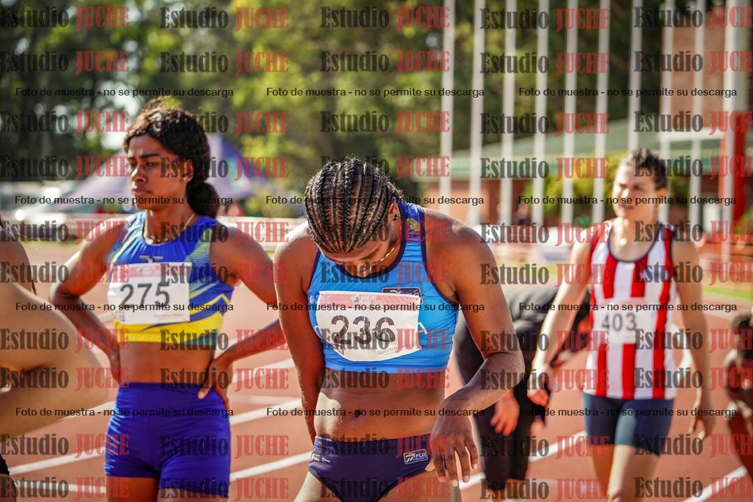 Fotos de algunos extras y podios del día 1