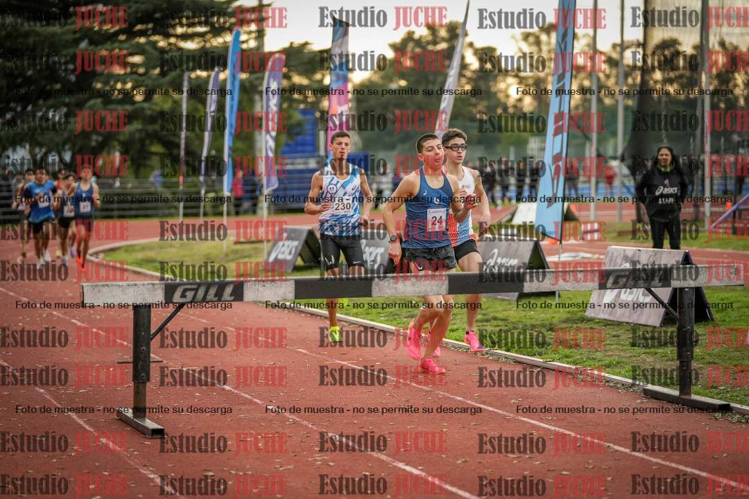 Fotos de los 2000 m con obstáculos de varones