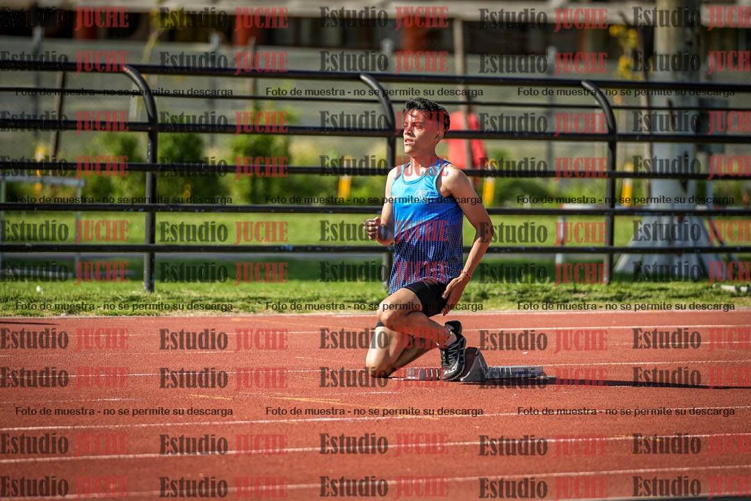 Fotos de los 295 m con vallas de varones