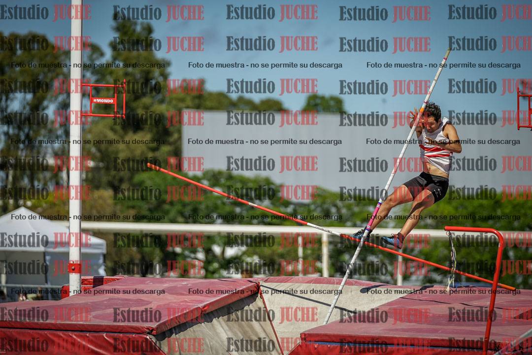 Fotos del salto con garrocha de mujeres y varones - todas las alturas