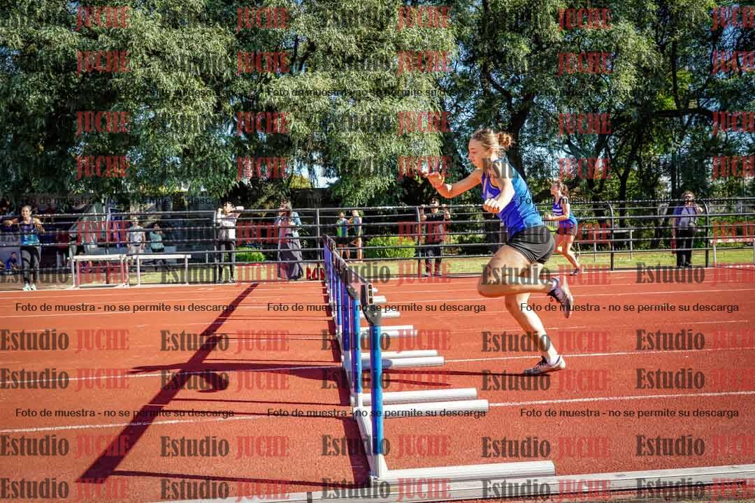 Fotos de los 100 m con vallas de mujeres