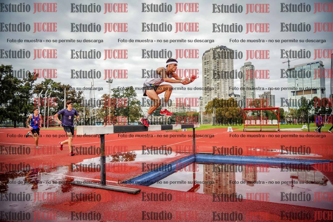 Fotos de los 3000 m con obstáculos de varones
