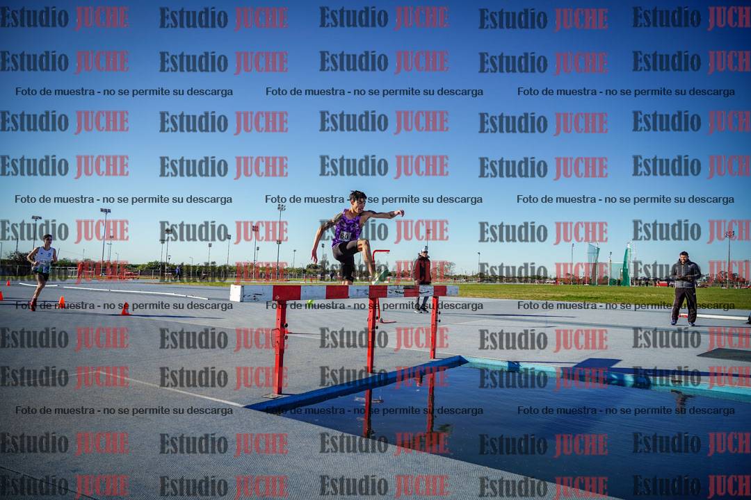 Fotos de los 3000 m con obstáculos de varones