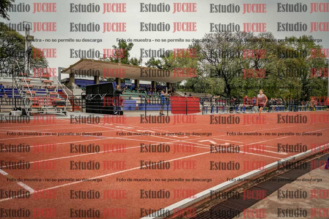 Fotos de los 295 m con vallas de varones