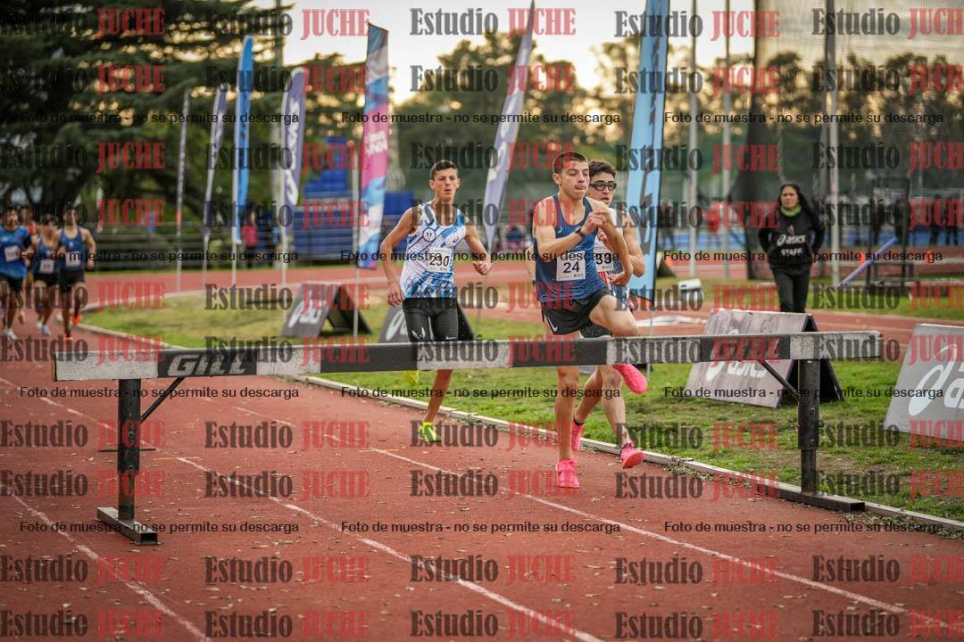 Fotos de los 2000 m con obstáculos de varones