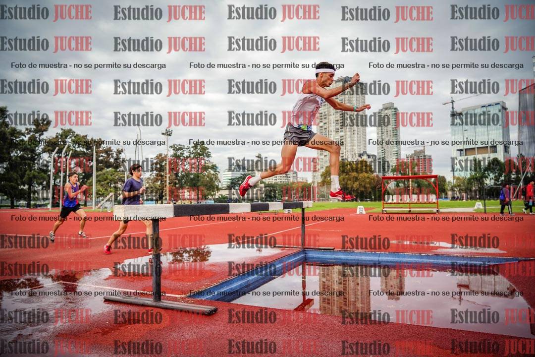 Fotos de los 3000 m con obstáculos de varones