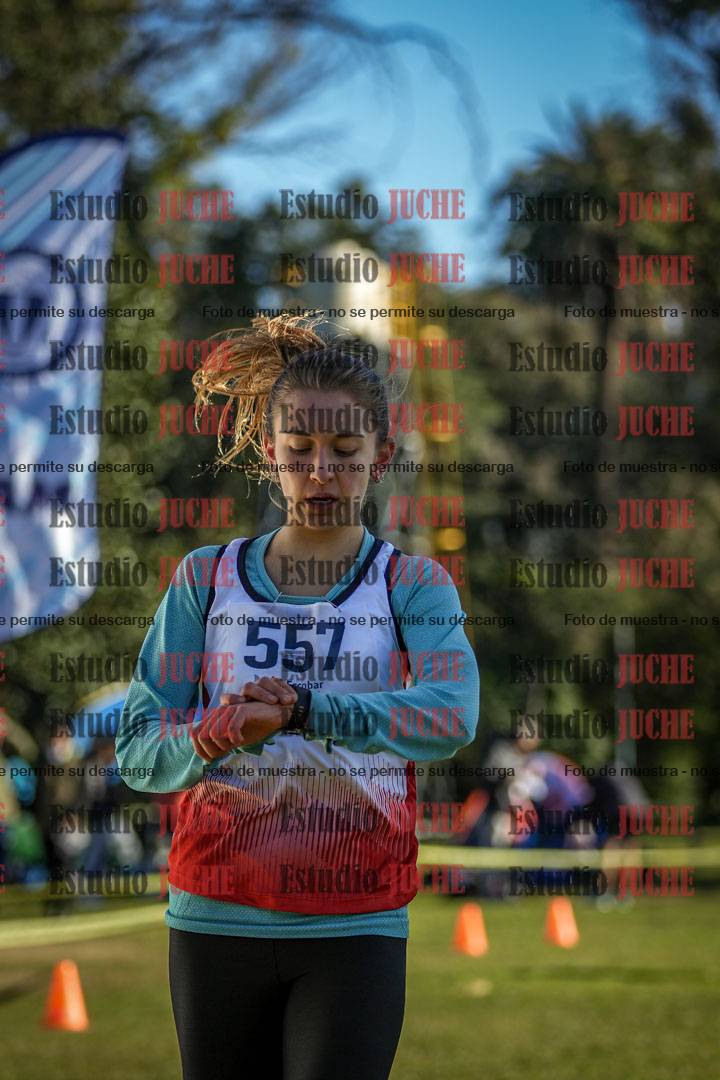 Fotos de la llegada del cross de 4000 m - mujeres