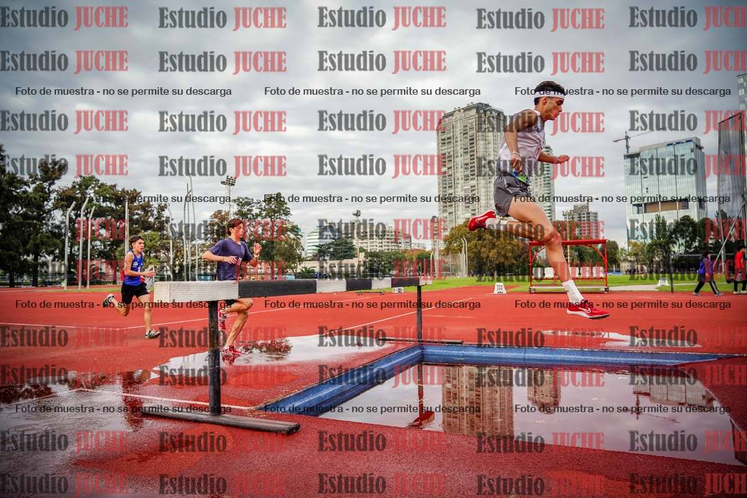 Fotos de los 3000 m con obstáculos de varones