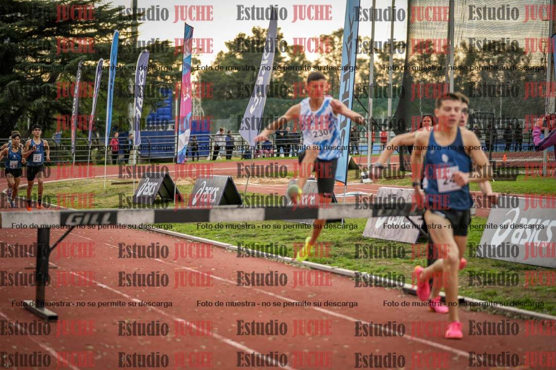 Fotos de los 2000 m con obstáculos de varones