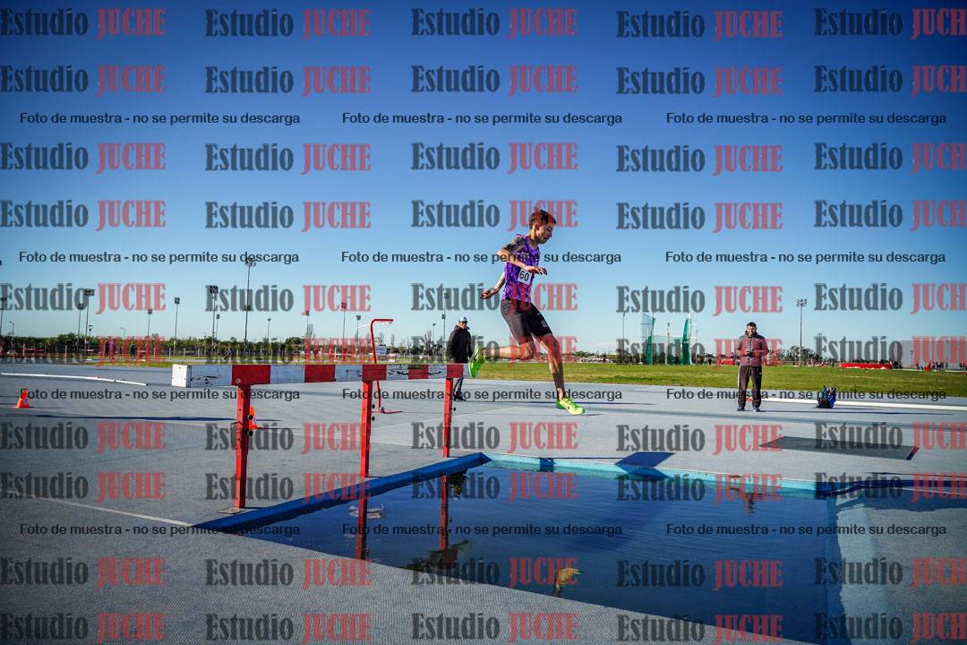 Fotos de los 3000 m con obstáculos de varones