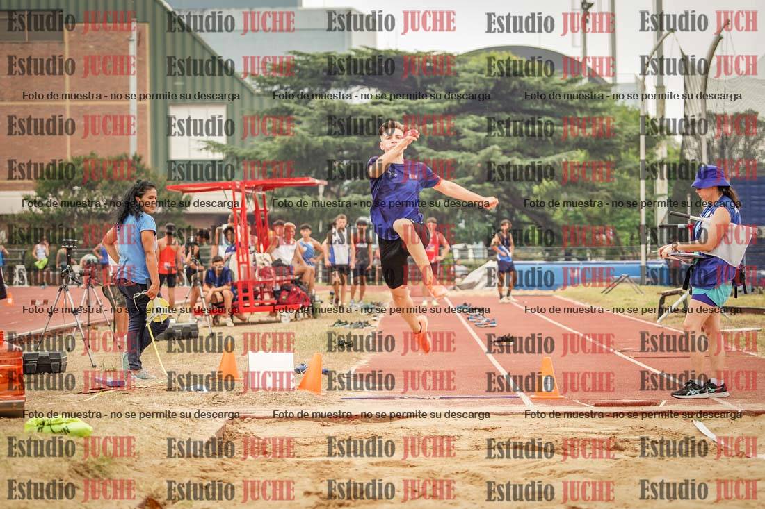 Fotos del salto en largo de varones