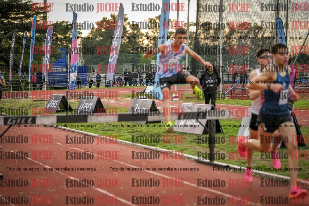 Fotos de los 2000 m con obstáculos de varones