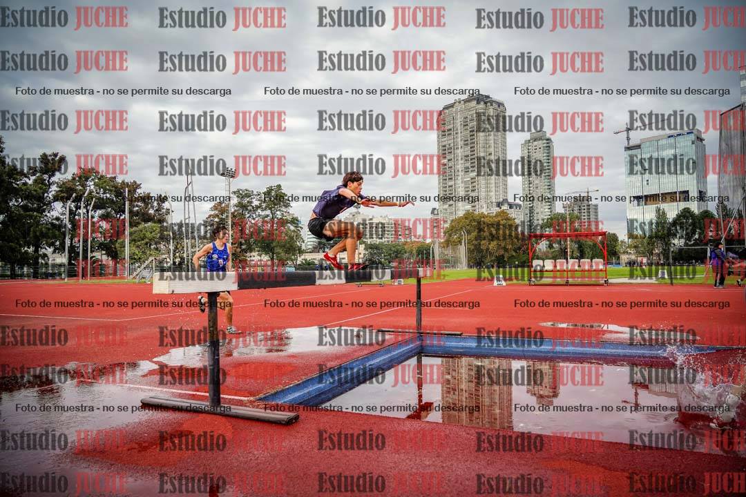 Fotos de los 3000 m con obstáculos de varones