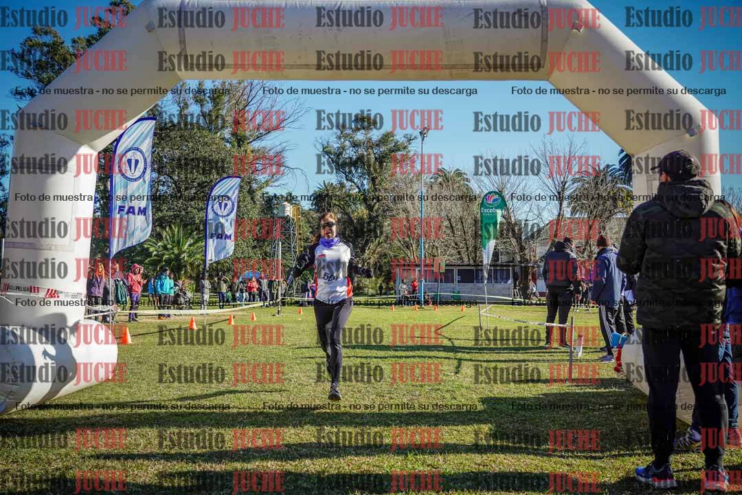 Fotos de la llegada del cross de 4000 m - mujeres
