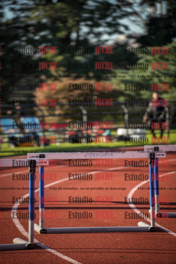 Fotos de los 400 m con vallas de varones