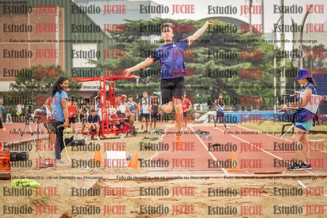Fotos del salto en largo de varones