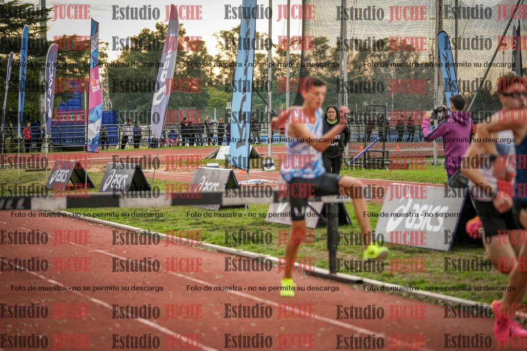 Fotos de los 2000 m con obstáculos de varones