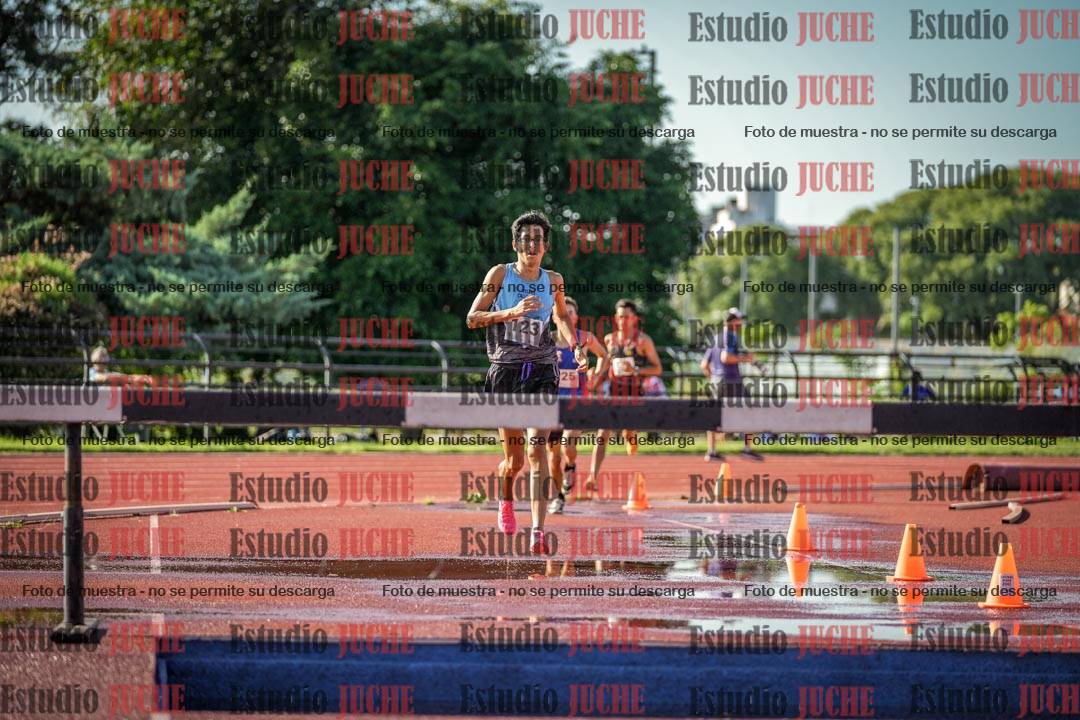 Fotos de los 3000 m con obstáculos de varones